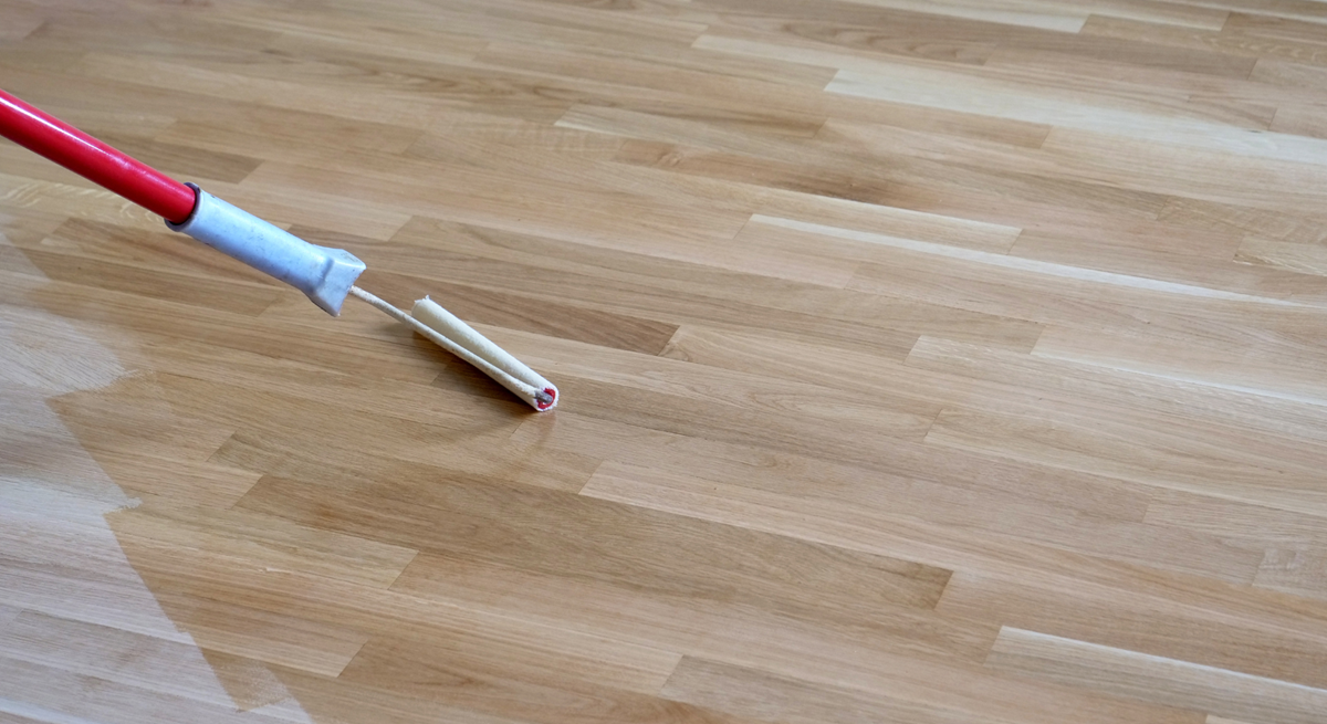 Houten vloer lakken of oliën hoe lak of olie ik een vloer?